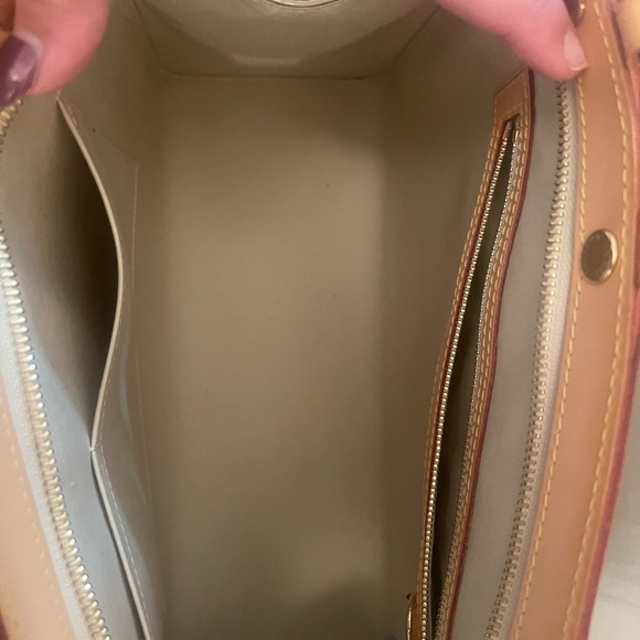 Authentic Louis Vuitton Vernis Brea MM bag. Like new without tags. Beautiful bag - Picture 10 of 13